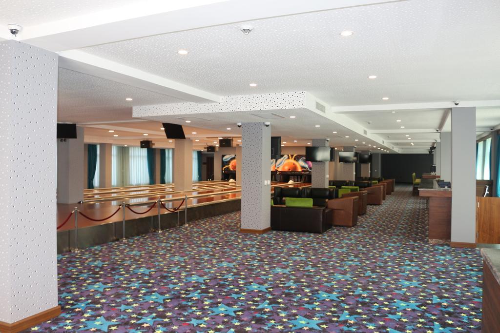 El Resort Hotel Гах Екстериор снимка