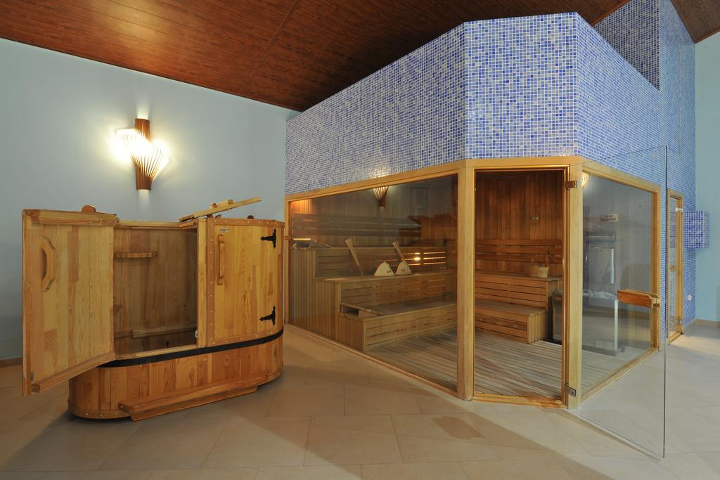 El Resort Hotel Гах Екстериор снимка