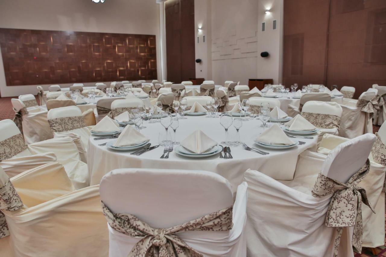 El Resort Hotel Гах Екстериор снимка