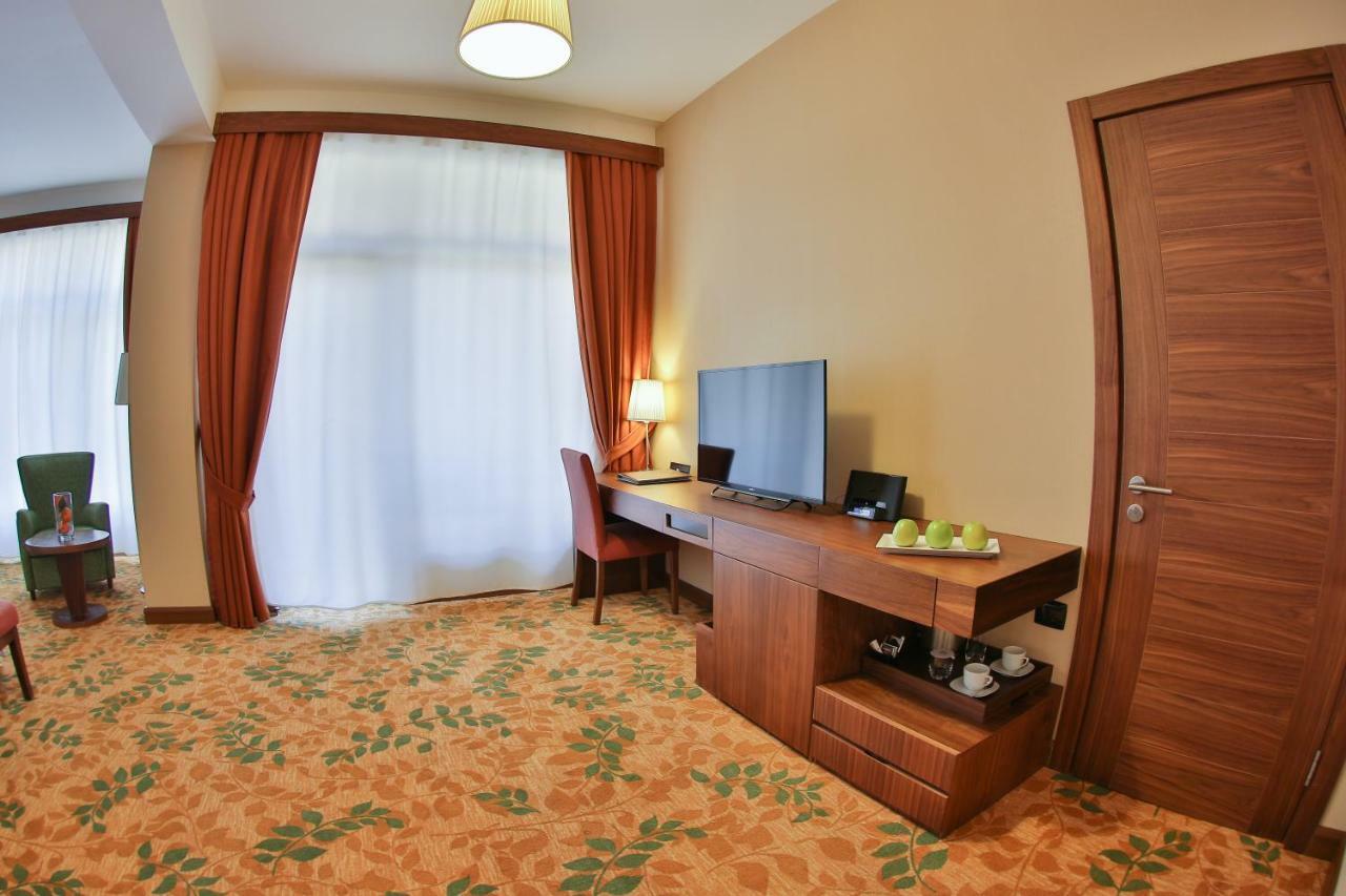 El Resort Hotel Гах Екстериор снимка