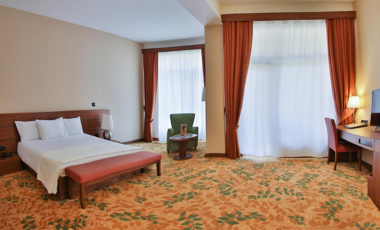 El Resort Hotel Гах Екстериор снимка