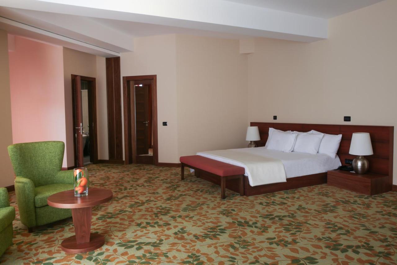 El Resort Hotel Гах Екстериор снимка
